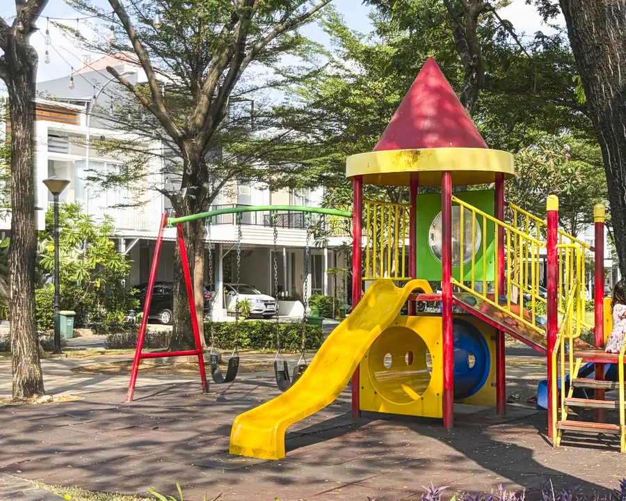 Playground warna-warni untuk anak di lingkungan Yarra