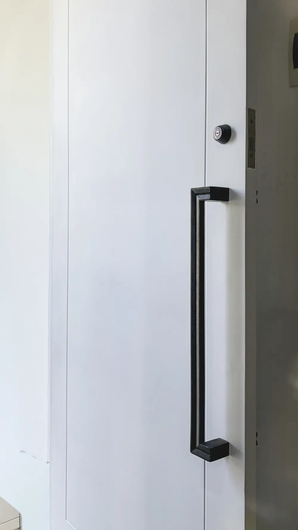 Detail handle pintu Elmes, foto terbaru