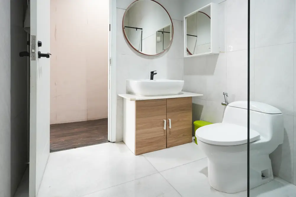 Kamar mandi utama, vanity dan cermin