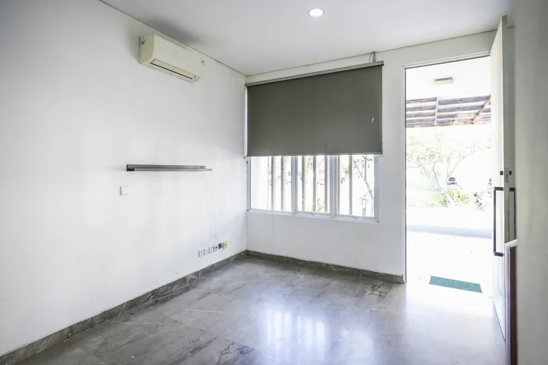 Ruangan dengan AC inverter terpasang